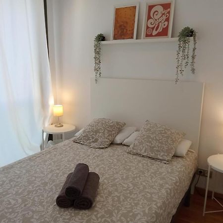 Private Rooms Near Las Ramblas Barcelona Ngoại thất bức ảnh