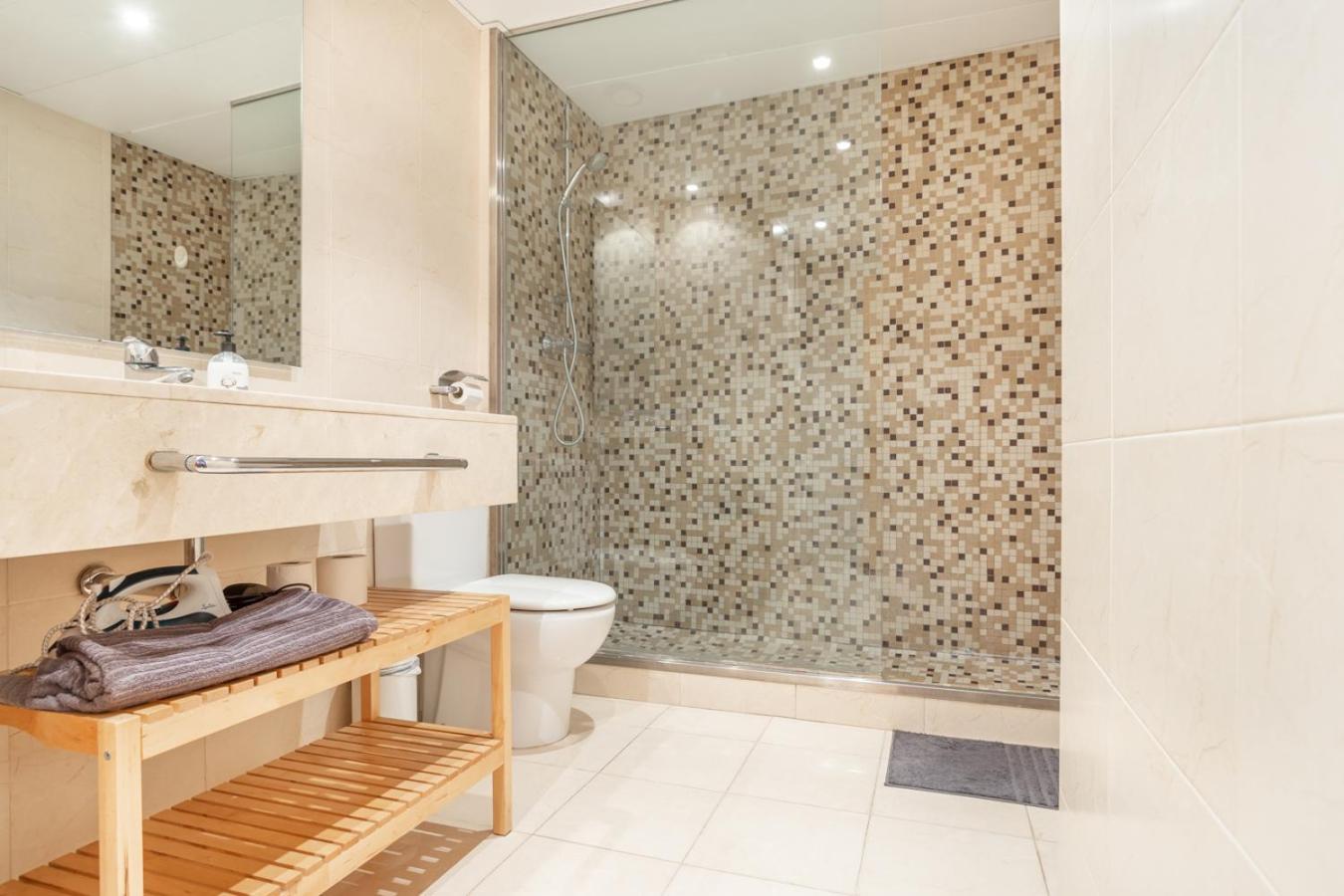 Private Rooms Near Las Ramblas Barcelona Ngoại thất bức ảnh