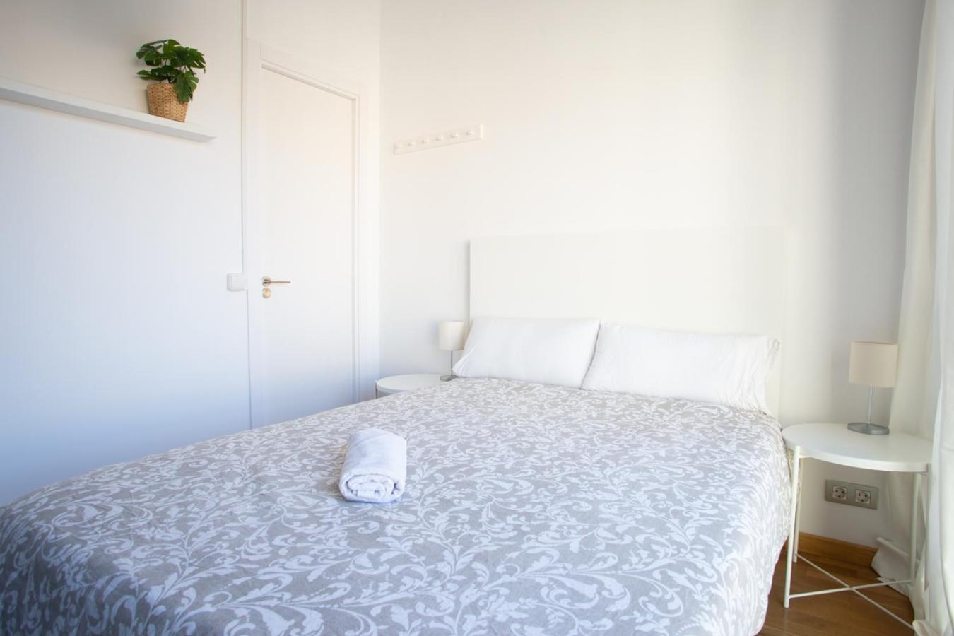 Private Rooms Near Las Ramblas Barcelona Ngoại thất bức ảnh
